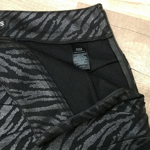 *NWT* Express Skirt - Picture 6 of 8